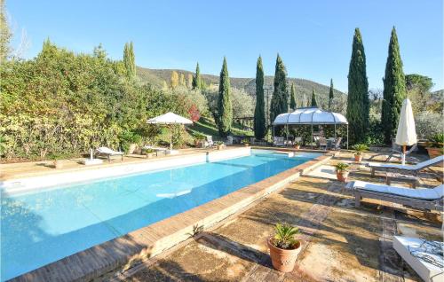 Swimming pool, Amazing home in Poggio Catino with WiFi, Outdoor swimming pool and Heated swimming pool in Poggio Catino