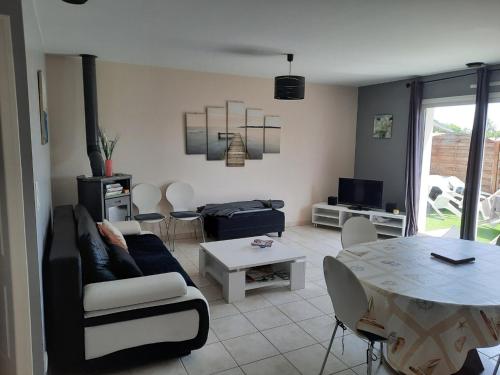 Maison Angles , 4 pièces, 6 personnes - FR-1-357-267 gîte à louer Angles