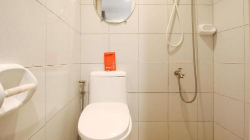 Bathroom, RedDoorz @ Balay Hiraya Apartment in Hinigaran