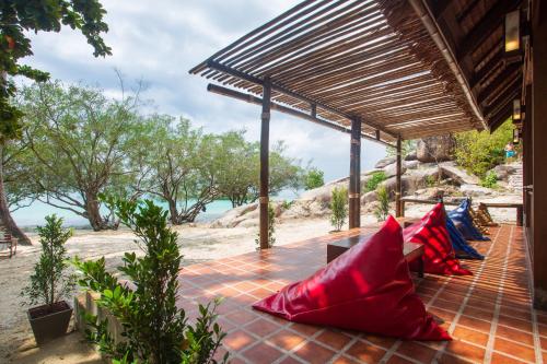 Massage, Koh Tao Relax Freedom Beach Resort in Chalok Baan Kao