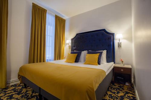Standard King Room image 10