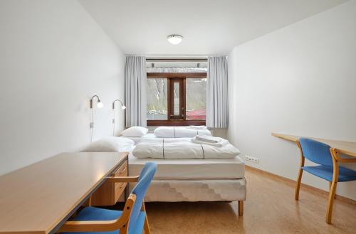 2 twin beds