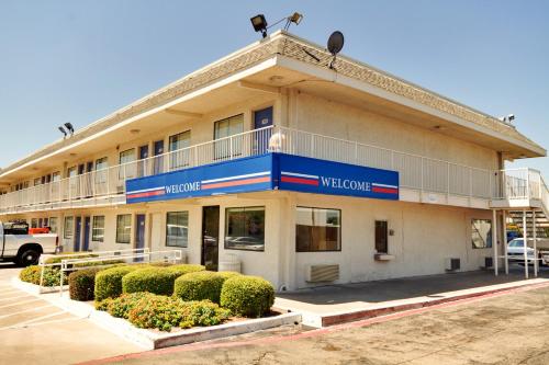 Entrance, Motel 6 Irving, TX - Dallas in Dallas (TX)