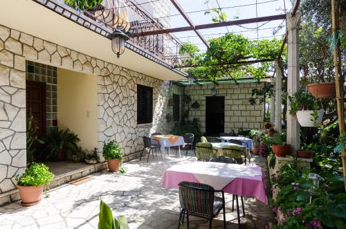 Guesthouse Moretic - image 12