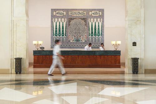 Front desk [24-hour]
