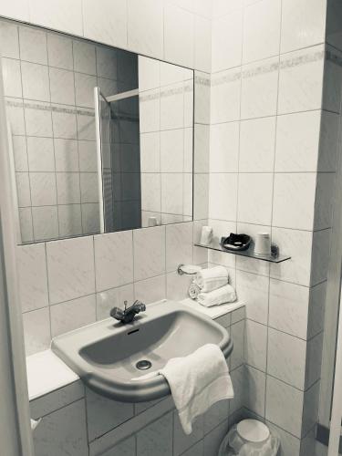 Hôtel Porte Mars Reims Gare centre - image 11