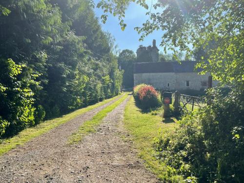 Grange à grains à l'Ombre d'une Tour gîte à louer Moulines