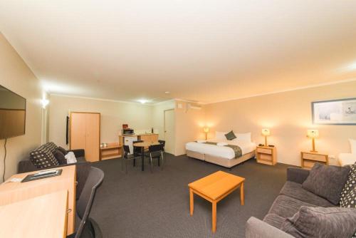 ฮาเบอร์ เซลส์ มอเตอร์อินน์ (Harbour Sails Motor Inn) in แกลดสโตน