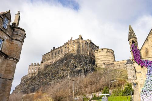 Castle Hideaway - image 9