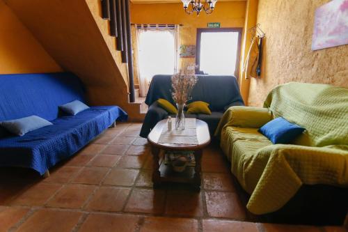  Casas Rurales El Viejo Castaño 1 in Pujerra