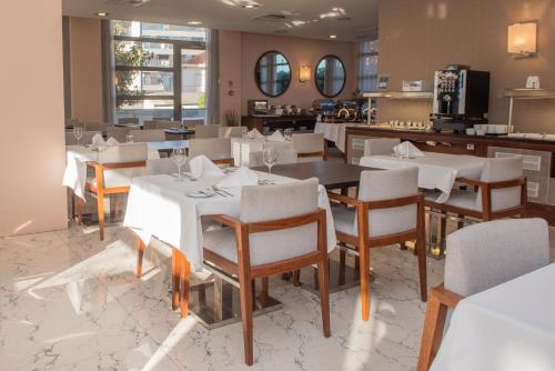 Restaurant, Eurostars Oporto in Sao Mamede de Infesta