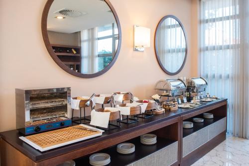 Eurostars Oporto - image 9