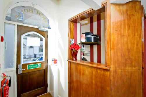 Leigh House Hotel - image 14