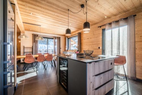 Iekārtas, AZOBE - Large Chalet with Hot Tub and Sauna in Montrionda
