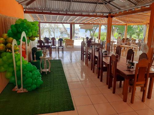 Ernesto Hotel & Restaurante in เอล เรเมท