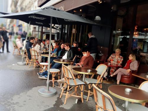 Paris St Germain Des Pres very wL room in heart of Paris , front of metro chambre d'hôte Vanves