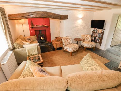 Penlanfach Farmhouse - image 3