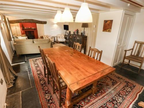 Penlanfach Farmhouse - image 11
