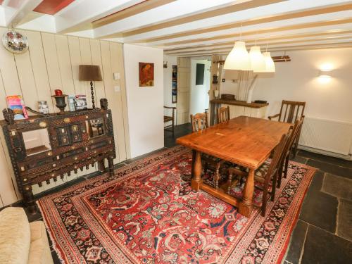 Penlanfach Farmhouse - image 14