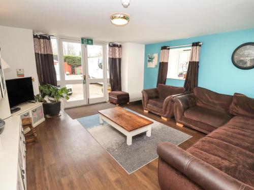 Greyhound Barn - image 5