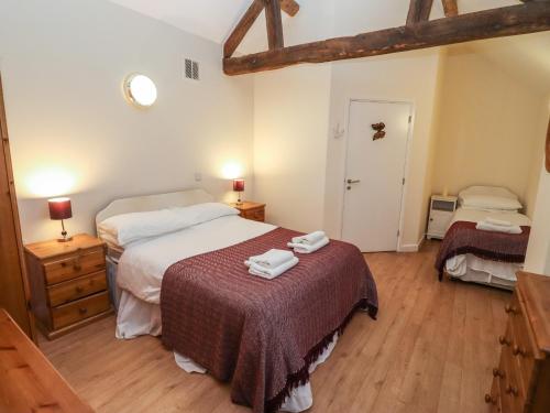 Greyhound Barn - image 14