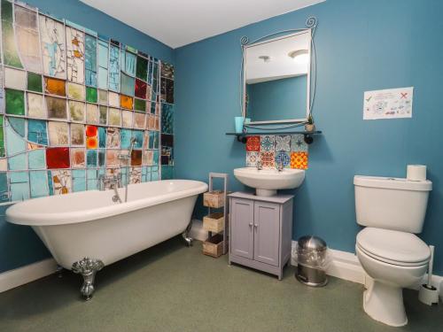 Greyhound Barn - image 3