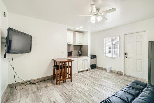SII 1 Bedroom Tropical GEM! in West Palm Beach, USA