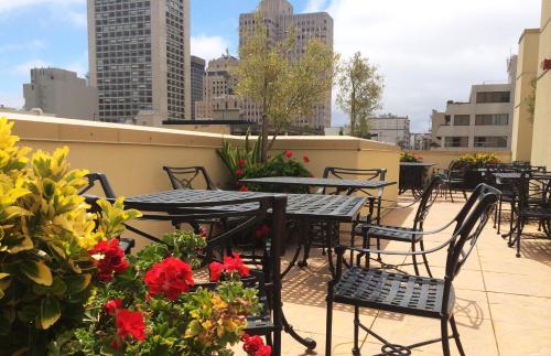 Orchard Garden Hotel - image 2