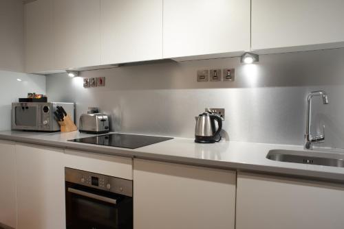 PREMIER SUITES Reading - image 12