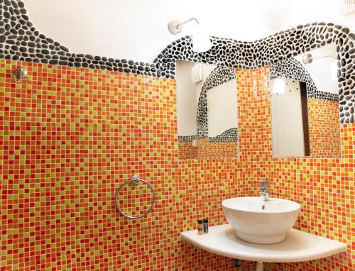 Suites of the Gods Cave Spa Hotel - image 11