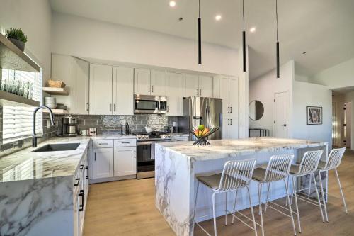 Casa Con Vista Hot Springs Home with Mtn Views in Desert Hot Springs, USA