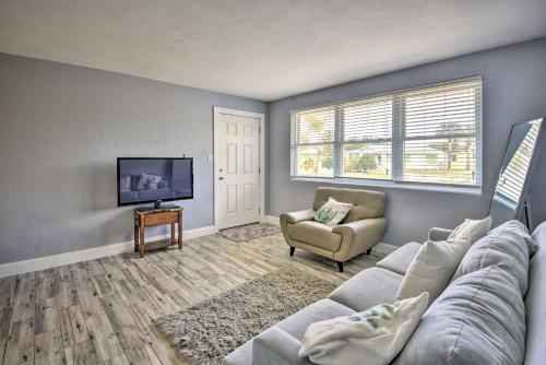 Ormond Beach Home with Screened Porch, Walk to Shore in Ormond Beach, USA