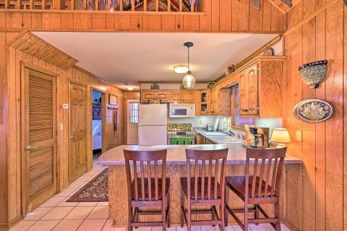 Serene Cabin with Riverfront Views and Access! in Fayetteville (TN)