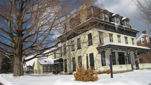 Allegheny Street Bed & Breakfast - 출입구