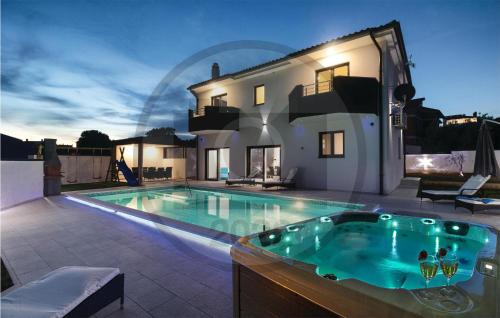 Gorgeous Home In Pula With Outdoor Swimming Pool - Pula