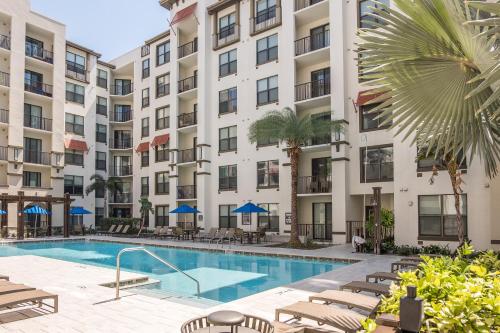 Frontdesk Lantower Westshore Apts Tampa - image 2