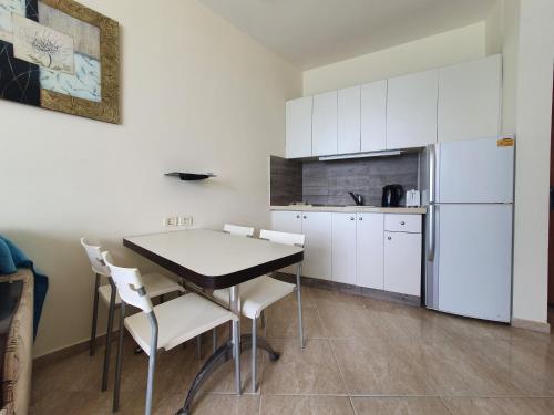 Kitchen, Sea View Deluxe in Bat Yam
