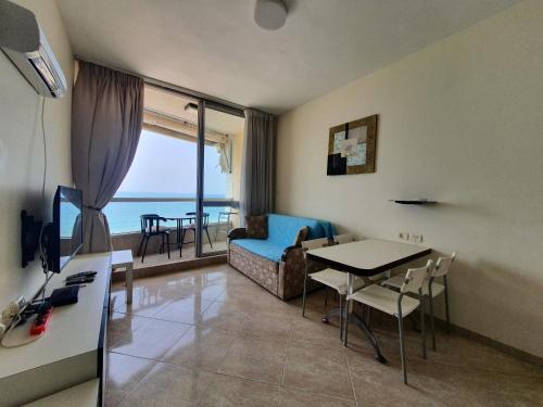 Balcony/terrace, Sea View Deluxe in Bat Yam