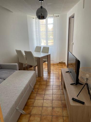 Charmant T2 au 1er dans résidence avec parc arboré (Charmant T2 au 1er dans residence avec parc arbore) in St Pierre Le Moutier