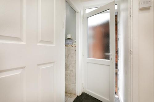 入口, Nottingham Top Serviced Home - Chayil Experts in 新貝斯福德