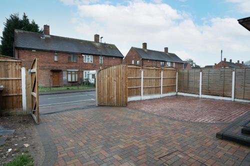 Nottingham Top Serviced Home - Chayil Experts - image 3