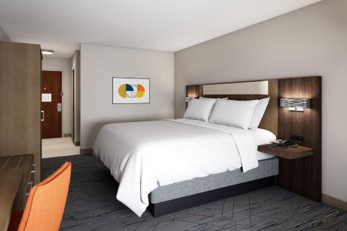 Holiday Inn Express & Suites Central Omaha, an IHG Hotel