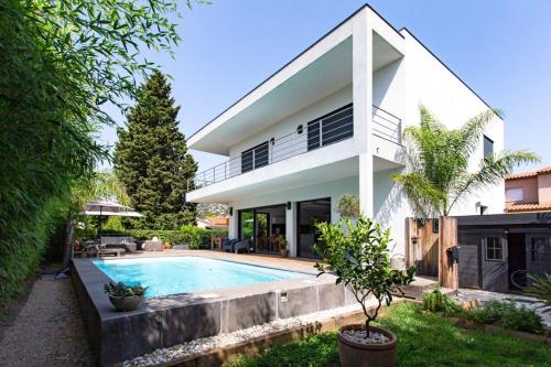 Modern furnished house with 3 bedrooms terrace with garden view gîte à louer Golf Cannes Mandelieu