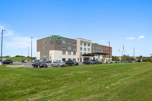 Holiday Inn Express & Suites - Bourbonnais East - Bradley, an IHG Hotel