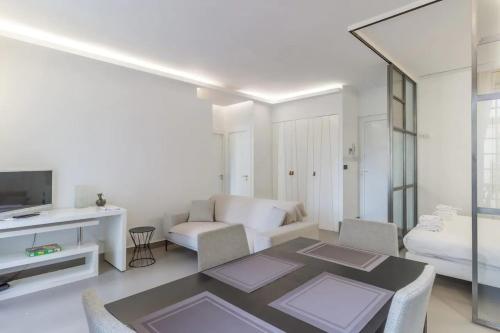 Private Apartment Located in The "Carré d'Or Nice"