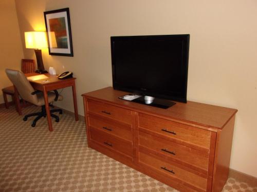 Holiday Inn Express Hotel & Suites Chicago West Roselle, an IHG Hotel