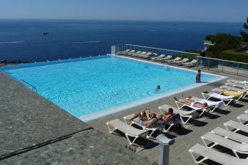 Air-Conditioned Apartment With Sea View Furnished Terrace & Parking photo 2