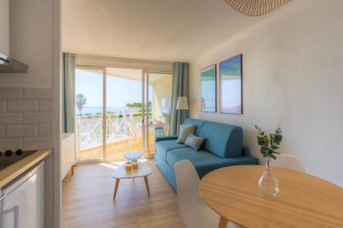 Furnished air-conditioned apartment with terrace swimming pool & parking