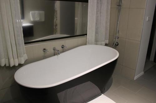 Bathroom, Sapphire Bay Fiji in Viseisei