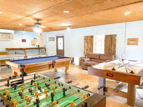 Geronimo Creek Retreat Glamping Cabin #0 - image 4